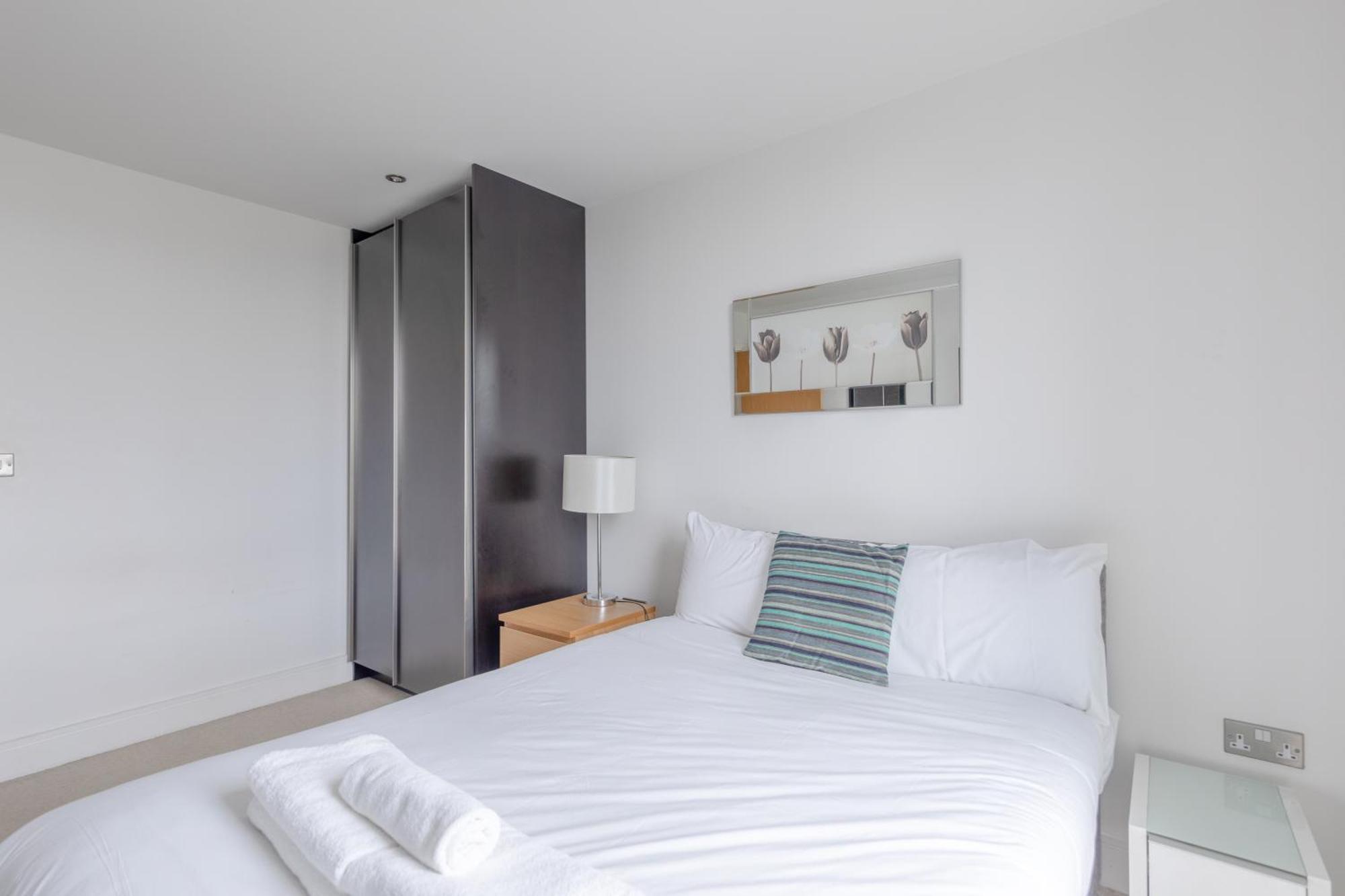 Sleek & Sunny 1bd Flat Near Greenwhich - Deptford! * Londen