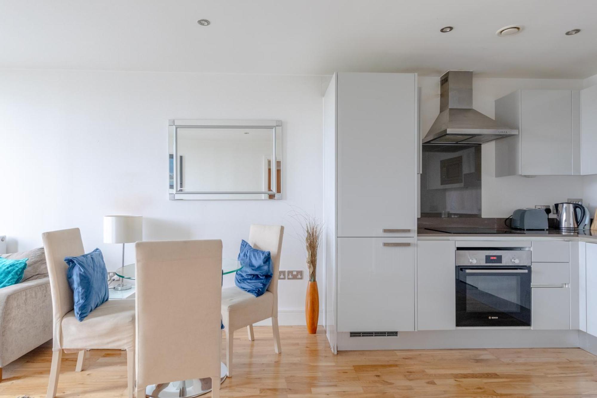 Sleek & Sunny 1bd Flat Near Greenwhich - Deptford! * Londen
