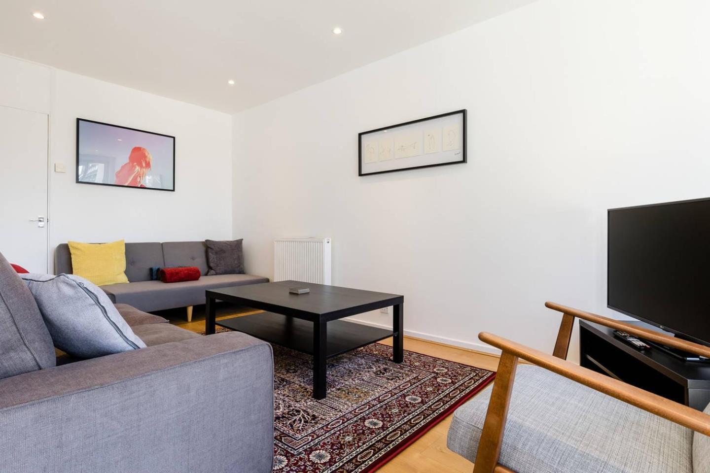Cosy 4 Bed In London- Sleeps 8 * London
