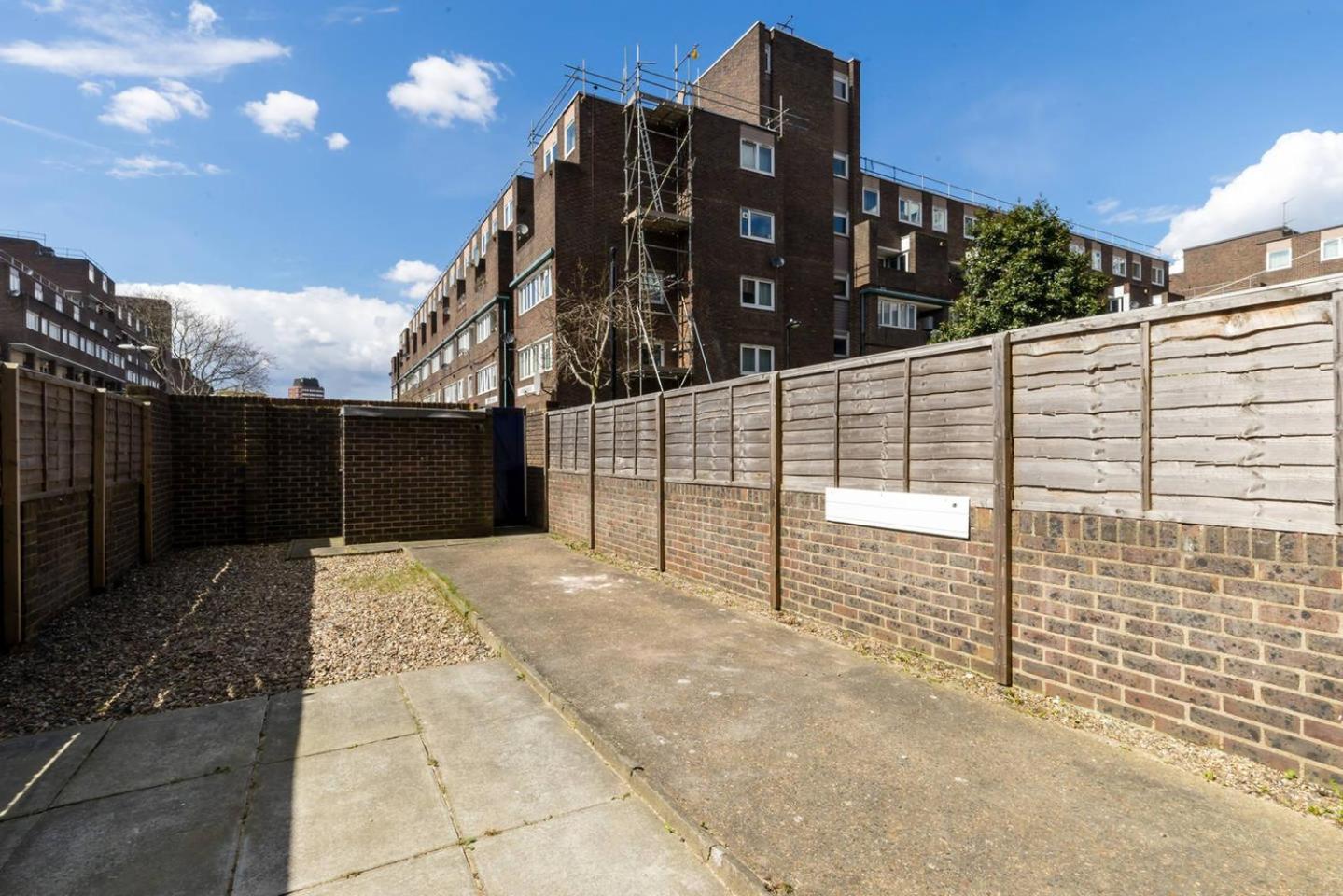 Apartment Cosy 4 Bed In London- Sleeps 8
