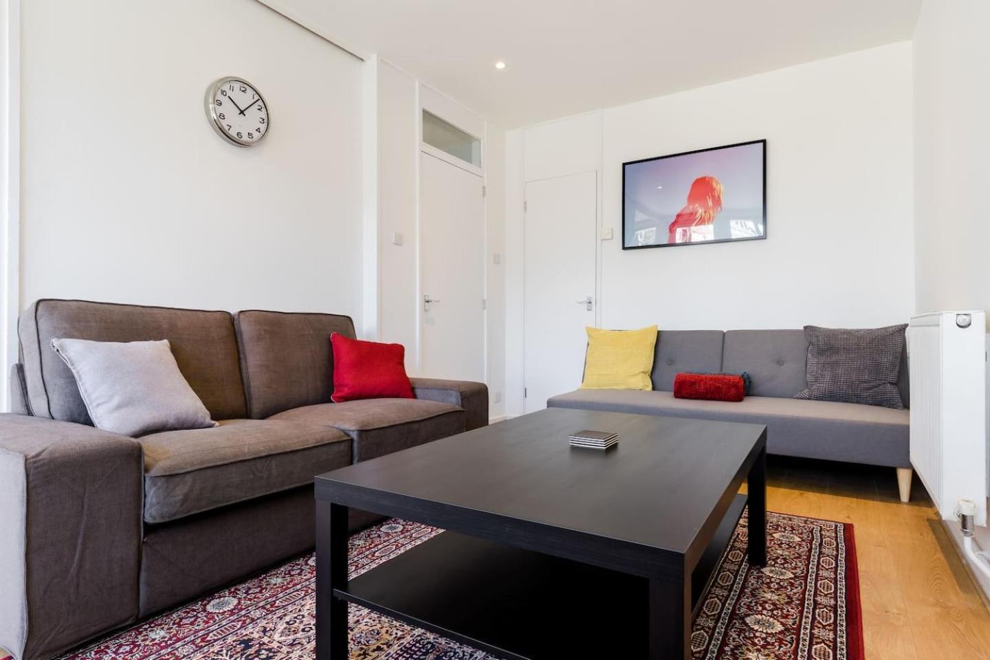 Apartment Cosy 4 Bed In London- Sleeps 8 *