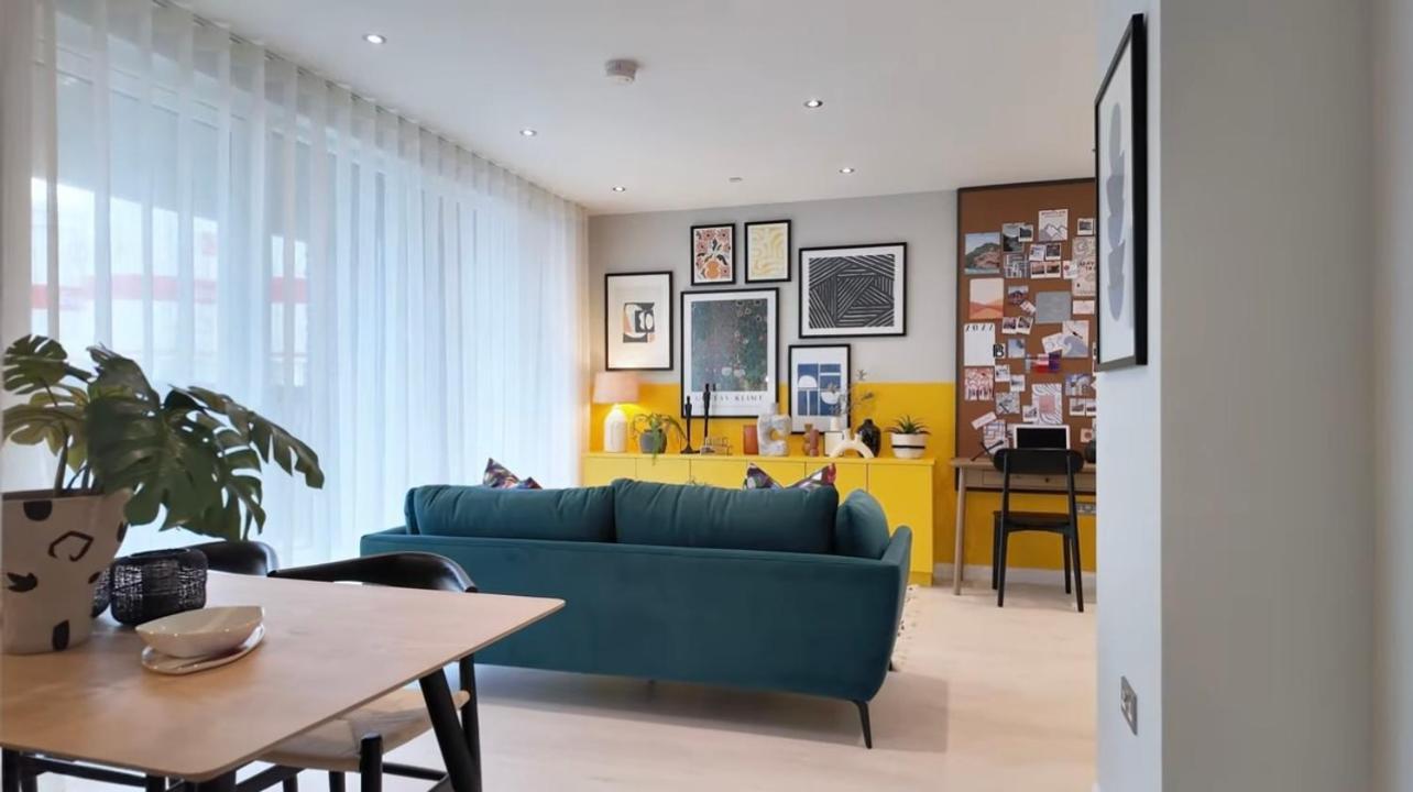 Brand New Luxury Flat Barking Riverside * Londen