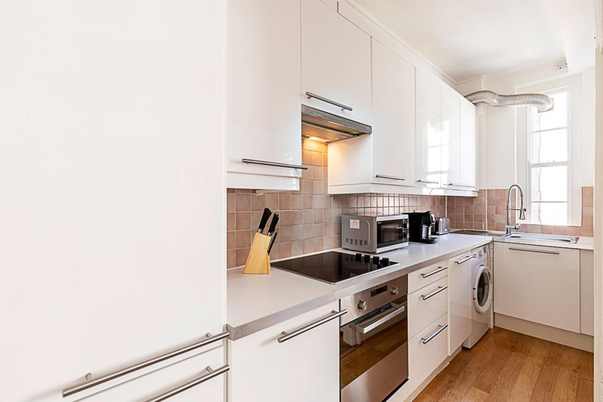 Modern 2 Bedroom Flat Near Queensway Apartment