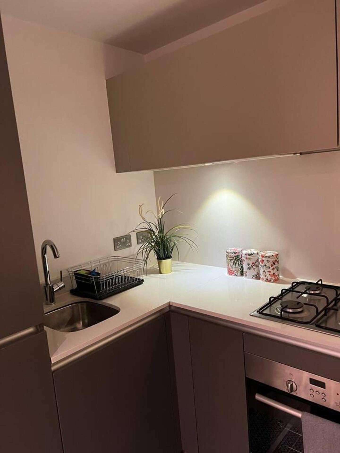 Modern 1 Bed Flat Near Station And Appartement Londen