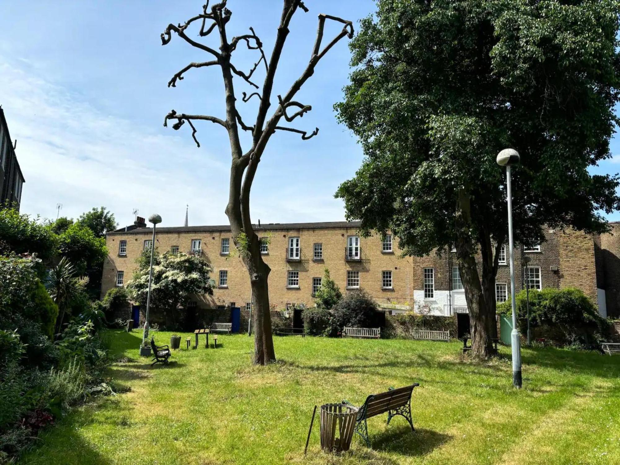 Trendy 1bd Flat On Historic Street Farringdon *