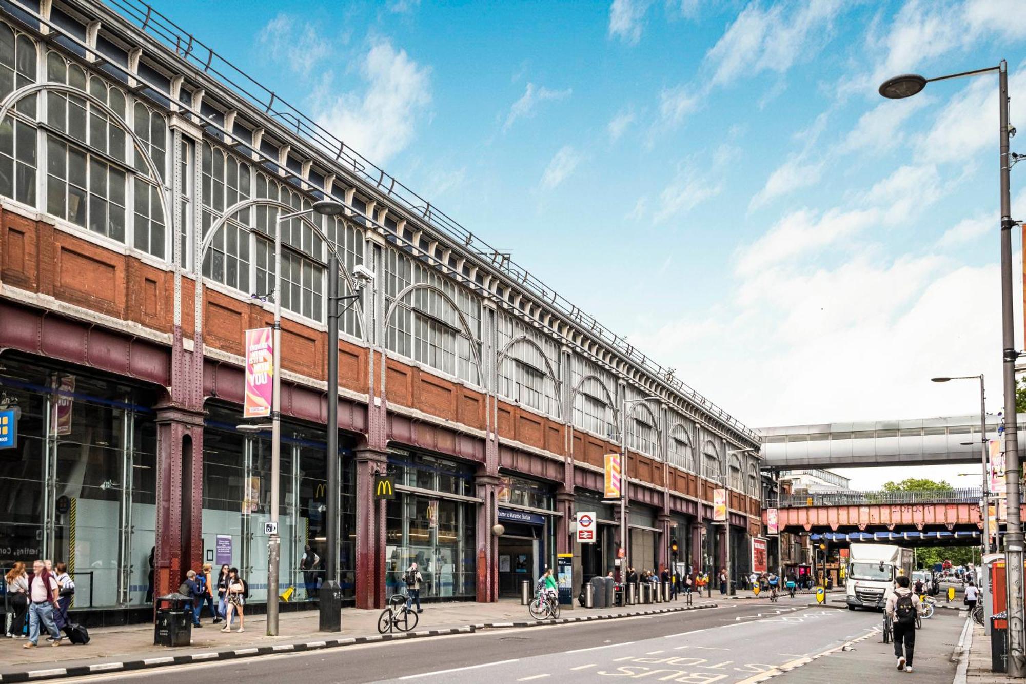 Pass The Keys In Sunny Waterloo London