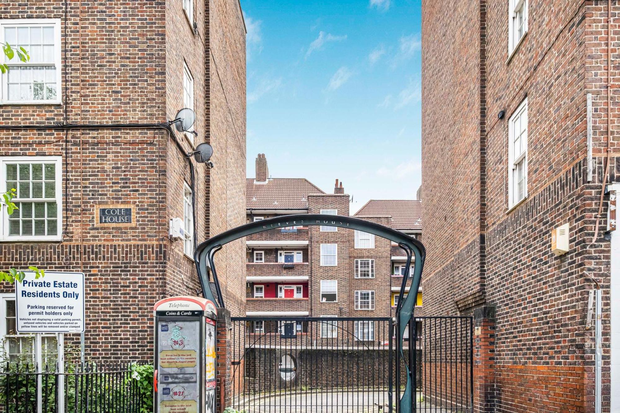 Pass The Keys In Sunny Waterloo Apartment London