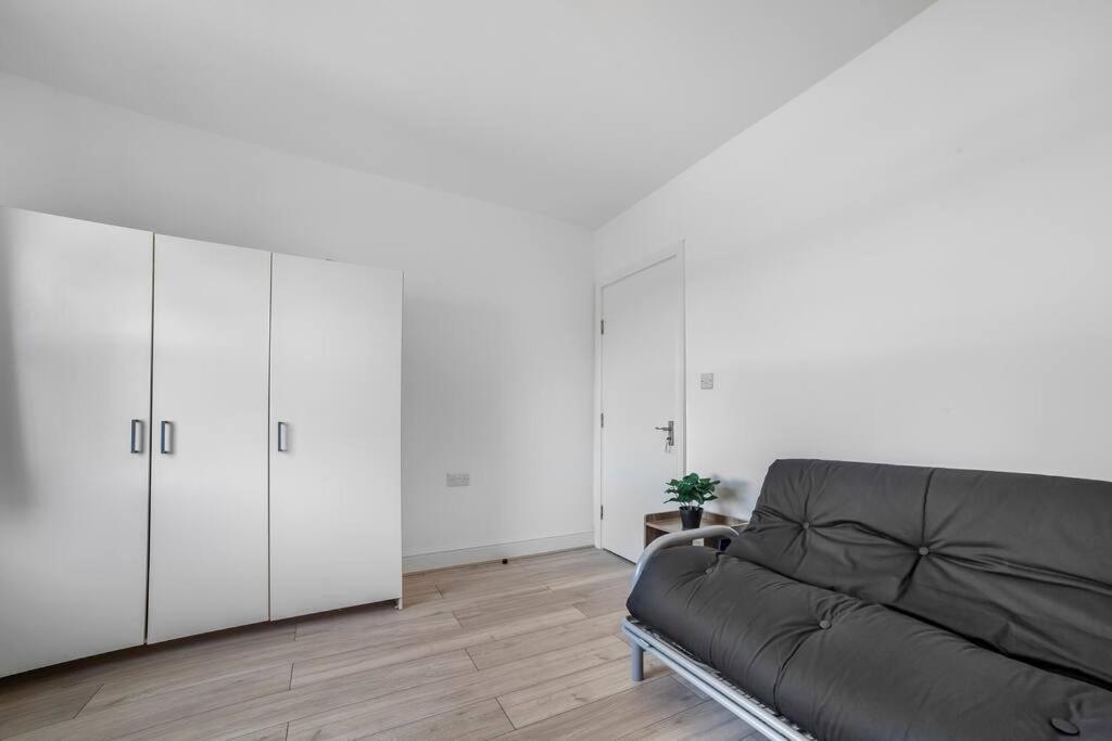 Stylish 2-bed By Tower Of Lejlighed *