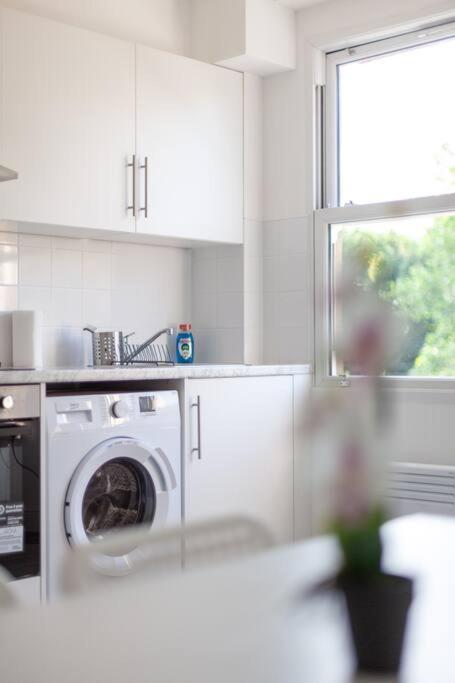 Stylish 2-bed By Tower Of London