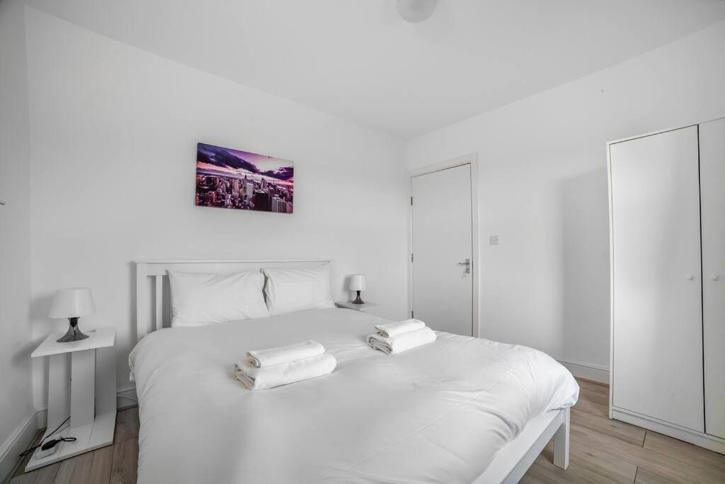 Stylish 2-bed By Tower Of Lejlighed *