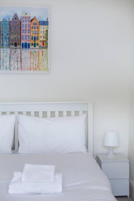 Stylish 2-bed By Tower Of Lejlighed *