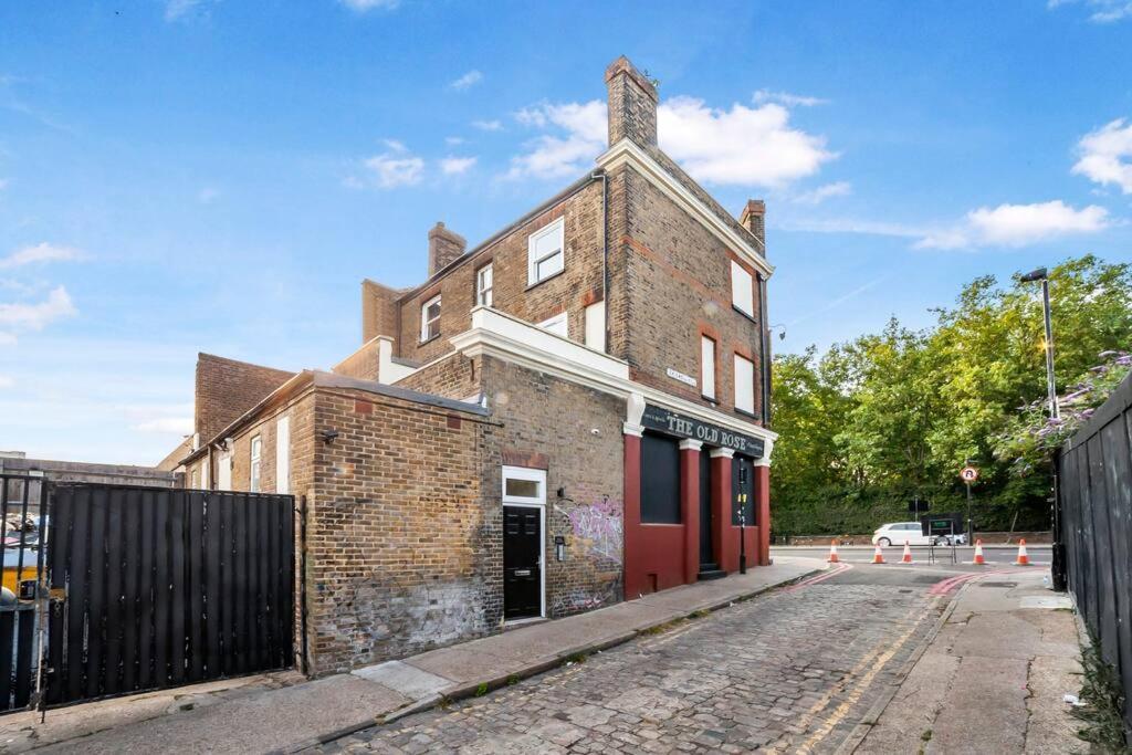 Stylish 2-bed By Tower Of * London