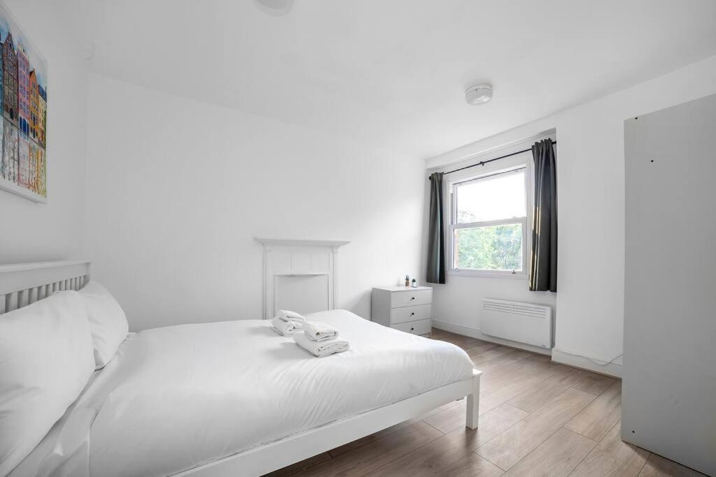 Stylish 2-bed By Tower Of Lejlighed