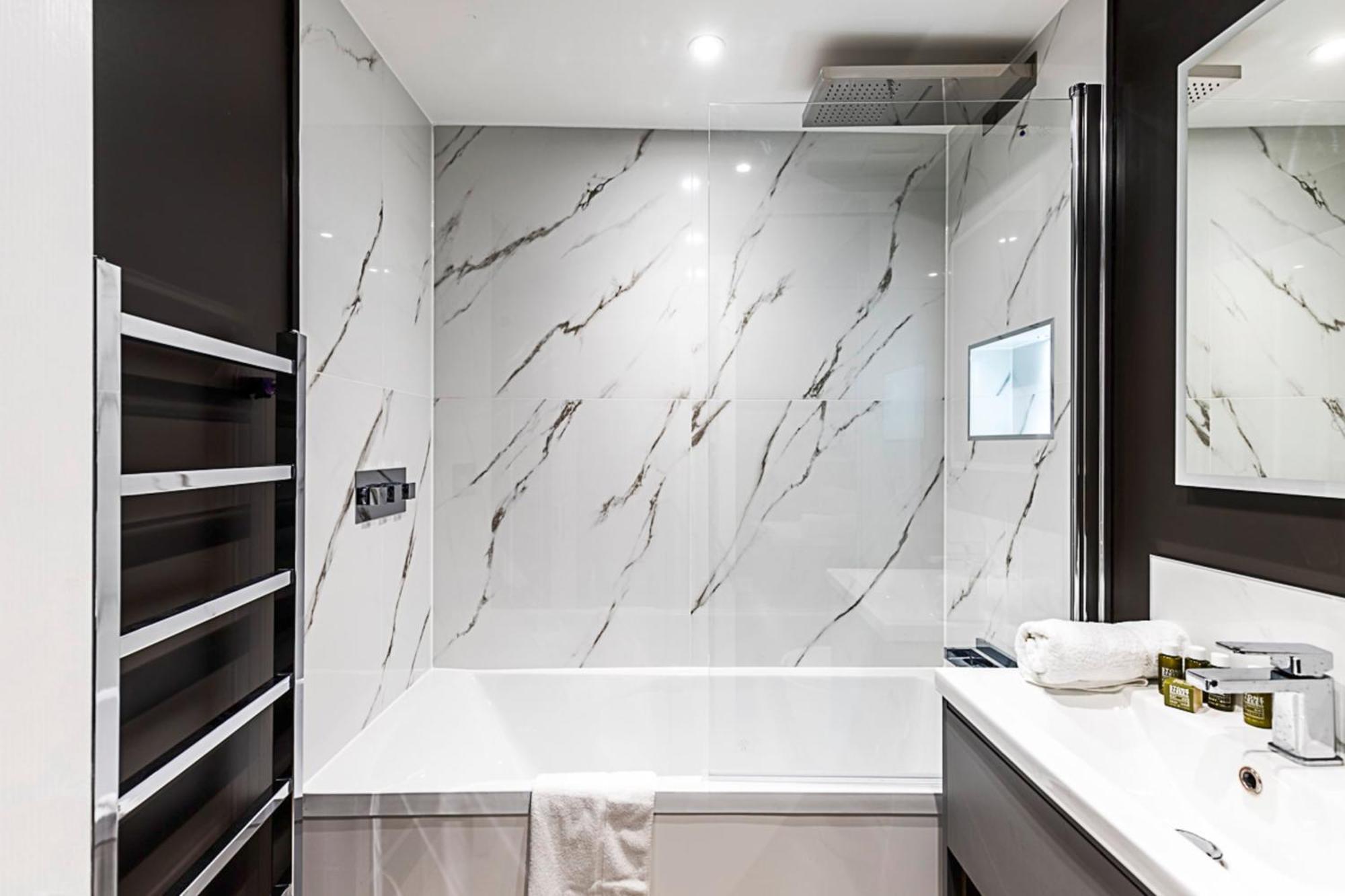 Luxurious 3 Bed Flat With Patio And Garden Appartement *