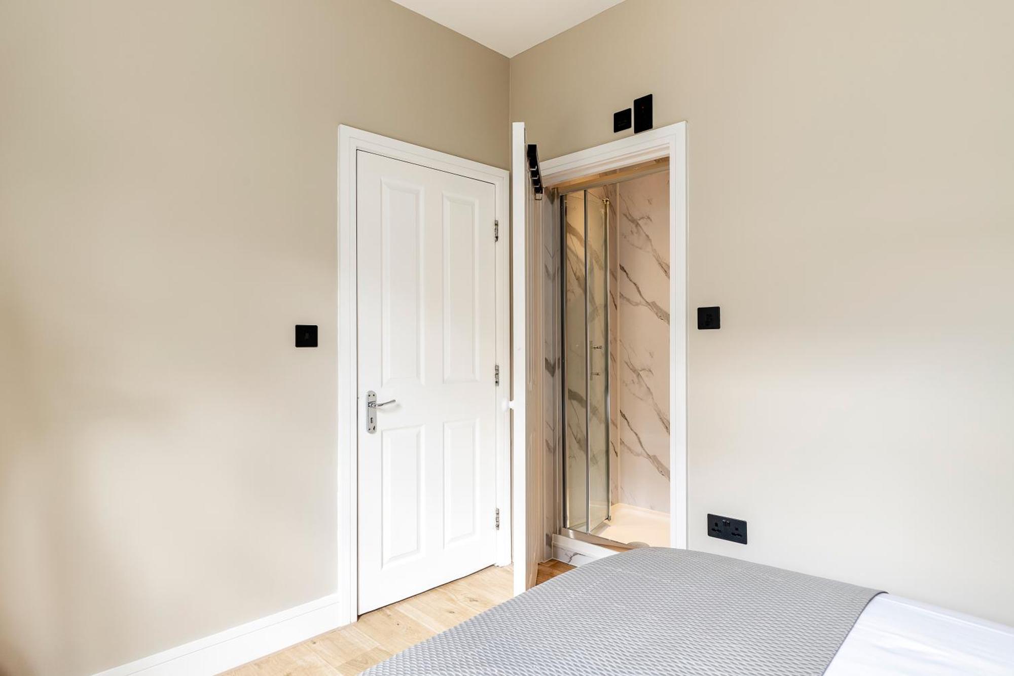Luxurious 3 Bed Flat With Patio And Garden Appartement *