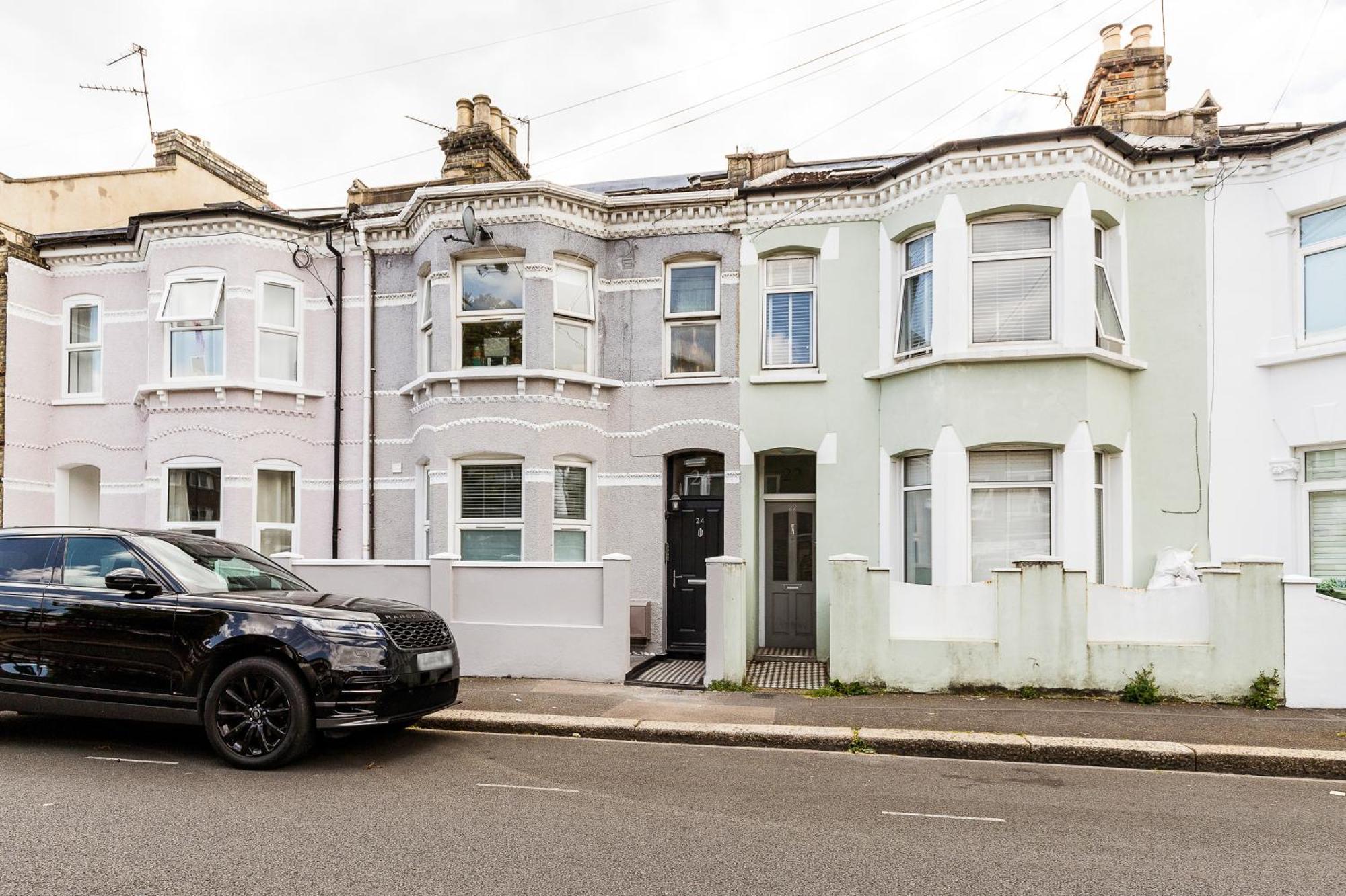 Luxurious 3 Bed Flat With Patio And Garden Appartement *