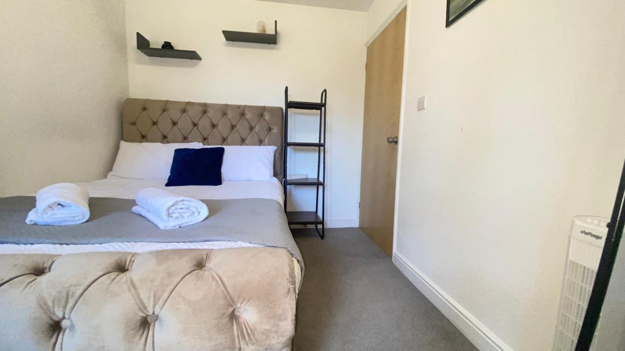 Family-friendly 2-bed, 2-bath Xmas - Book Now! Appartement Londen