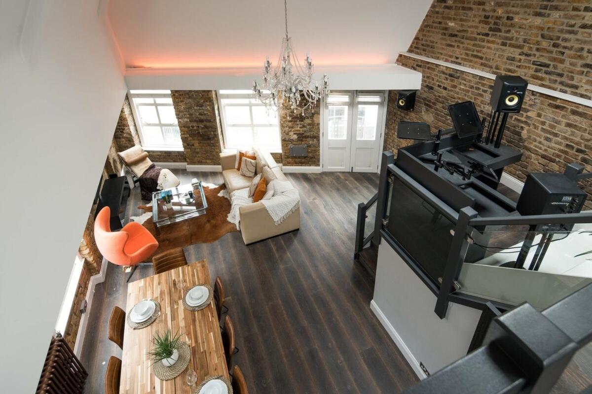 Huge Penthouse Retreat Next To Old Street Station Apartment *