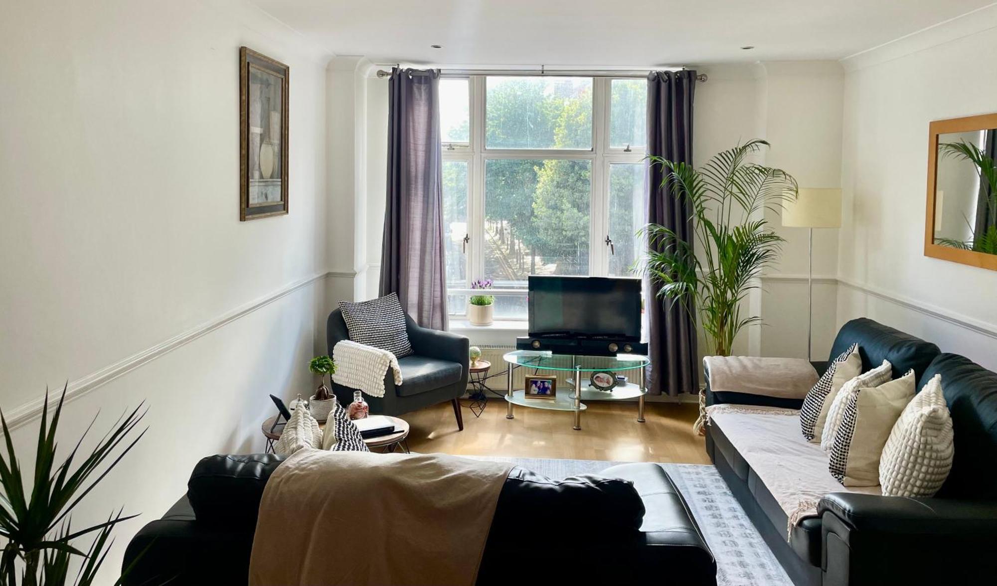 Double Bedroom In A Sharing Lägenhet London