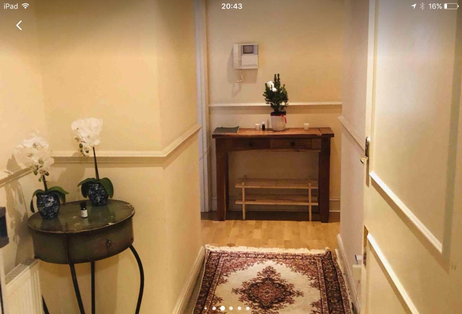Double Bedroom In A Sharing Lägenhet