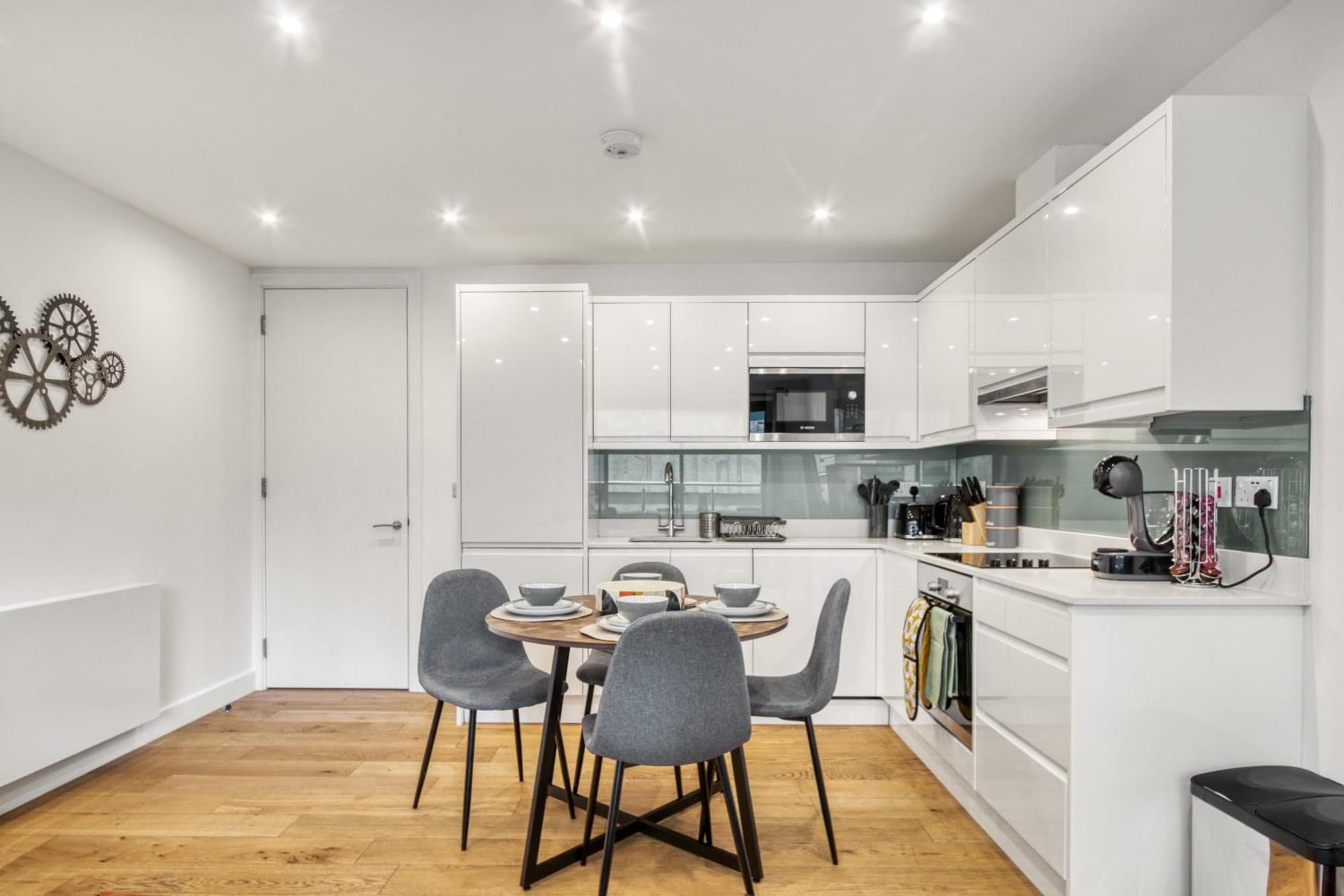 A Vibrant 2 Bed & 2 Bath In Old Street Zone 1 London