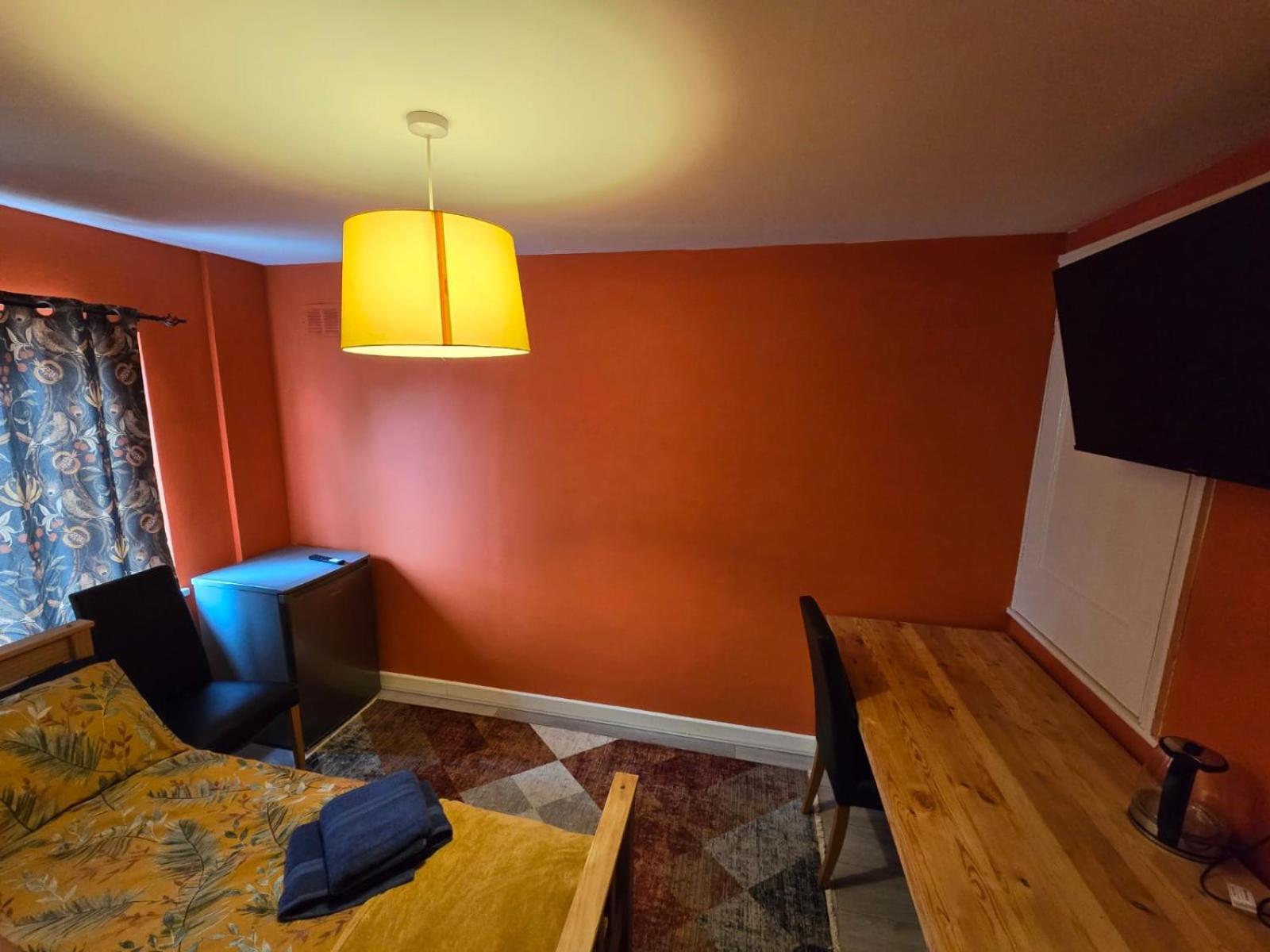 Guest house L'auberge Close Syon Lane Station And Heathrow 4*
