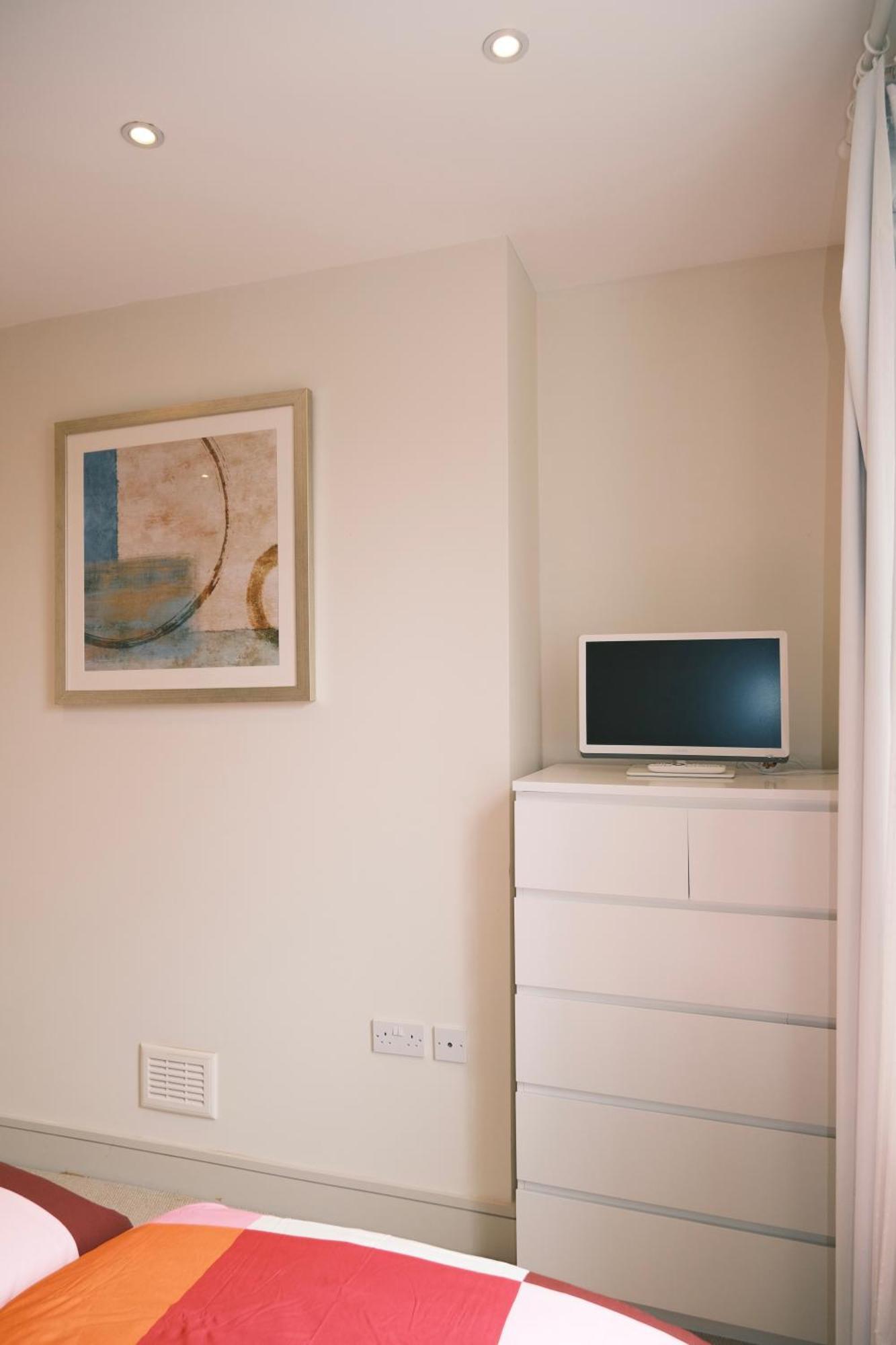 Spacious Duplex Flat West For Families & Groups