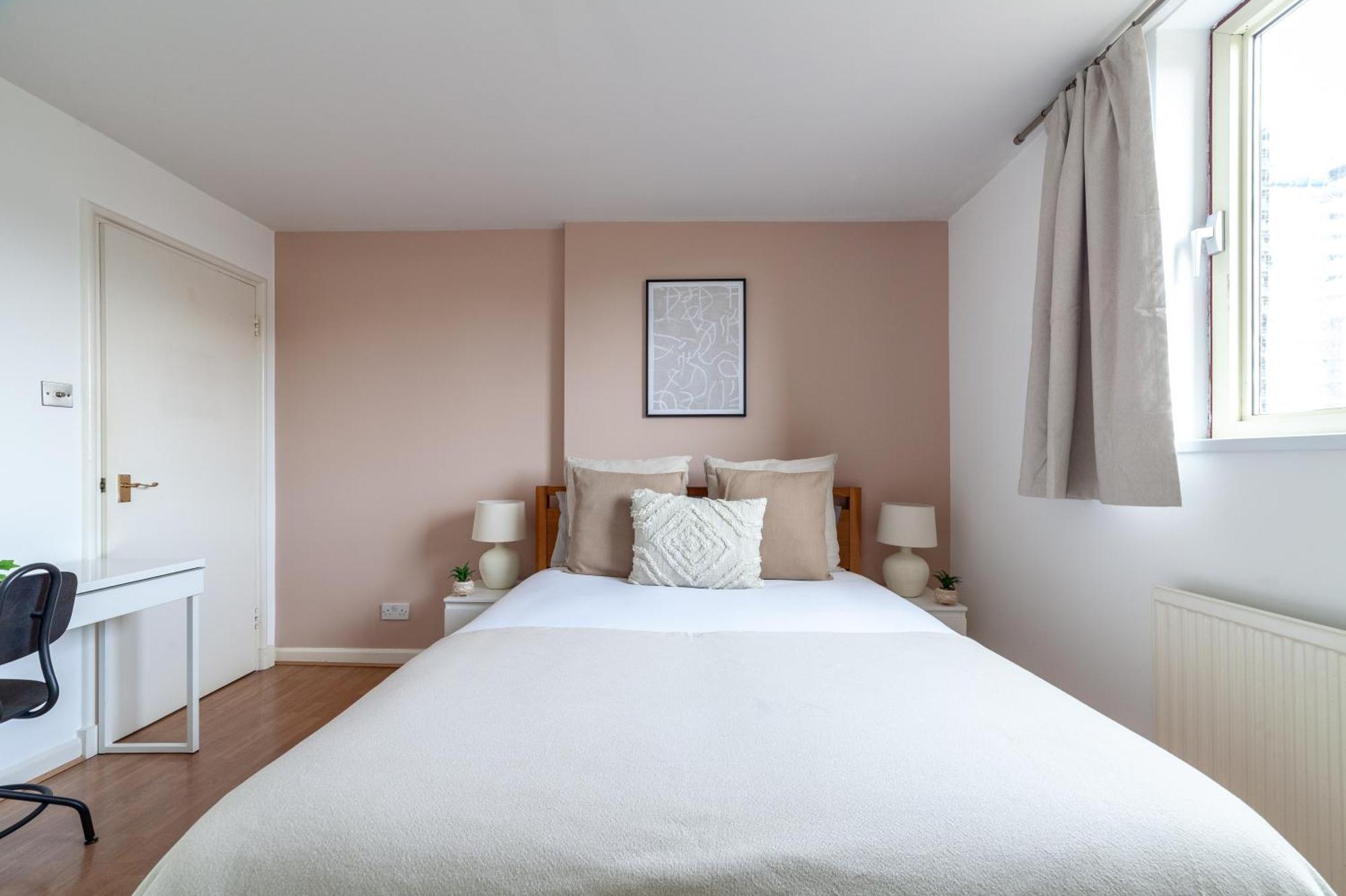 The St Khatarine's Flat * London