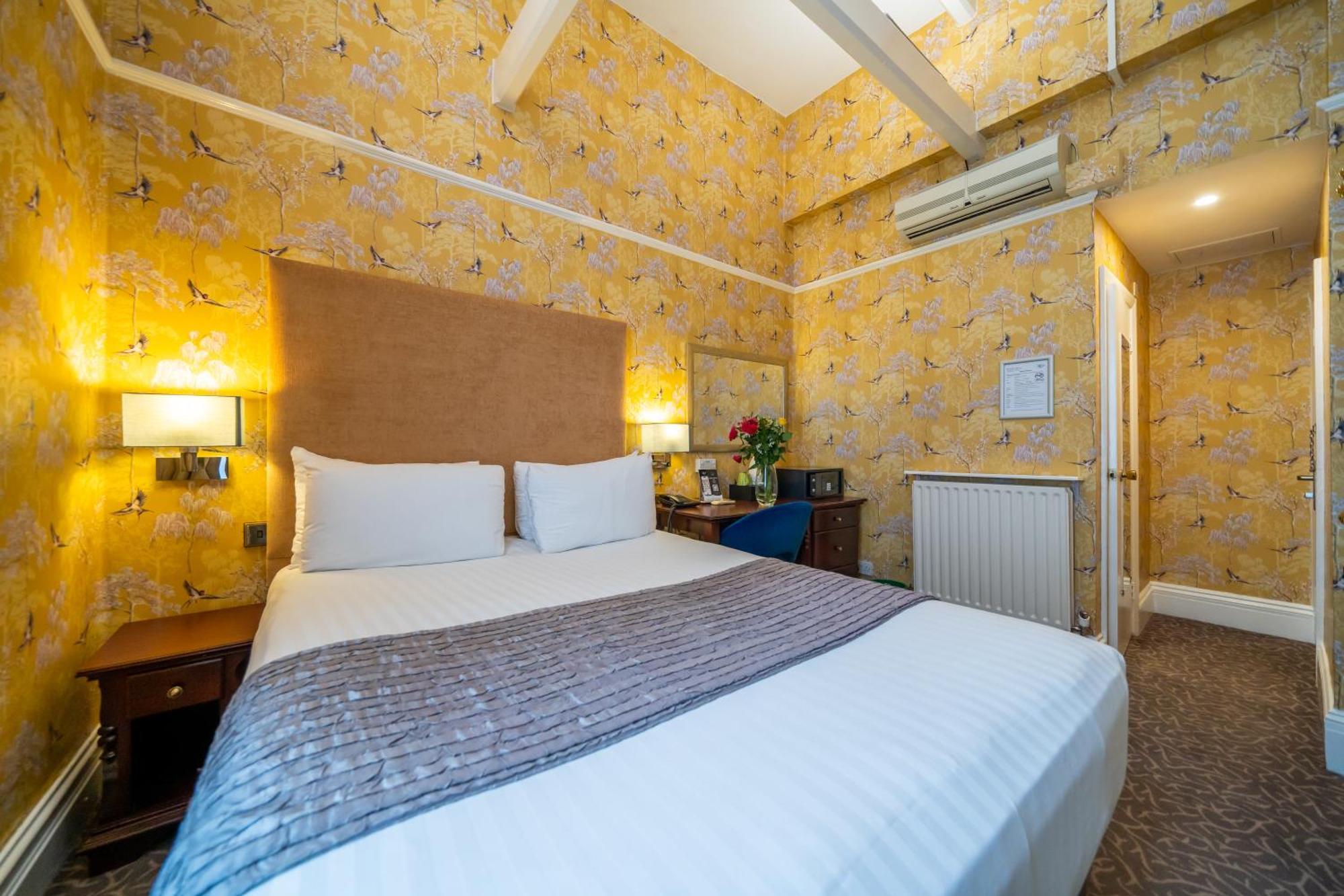La Place Hotel