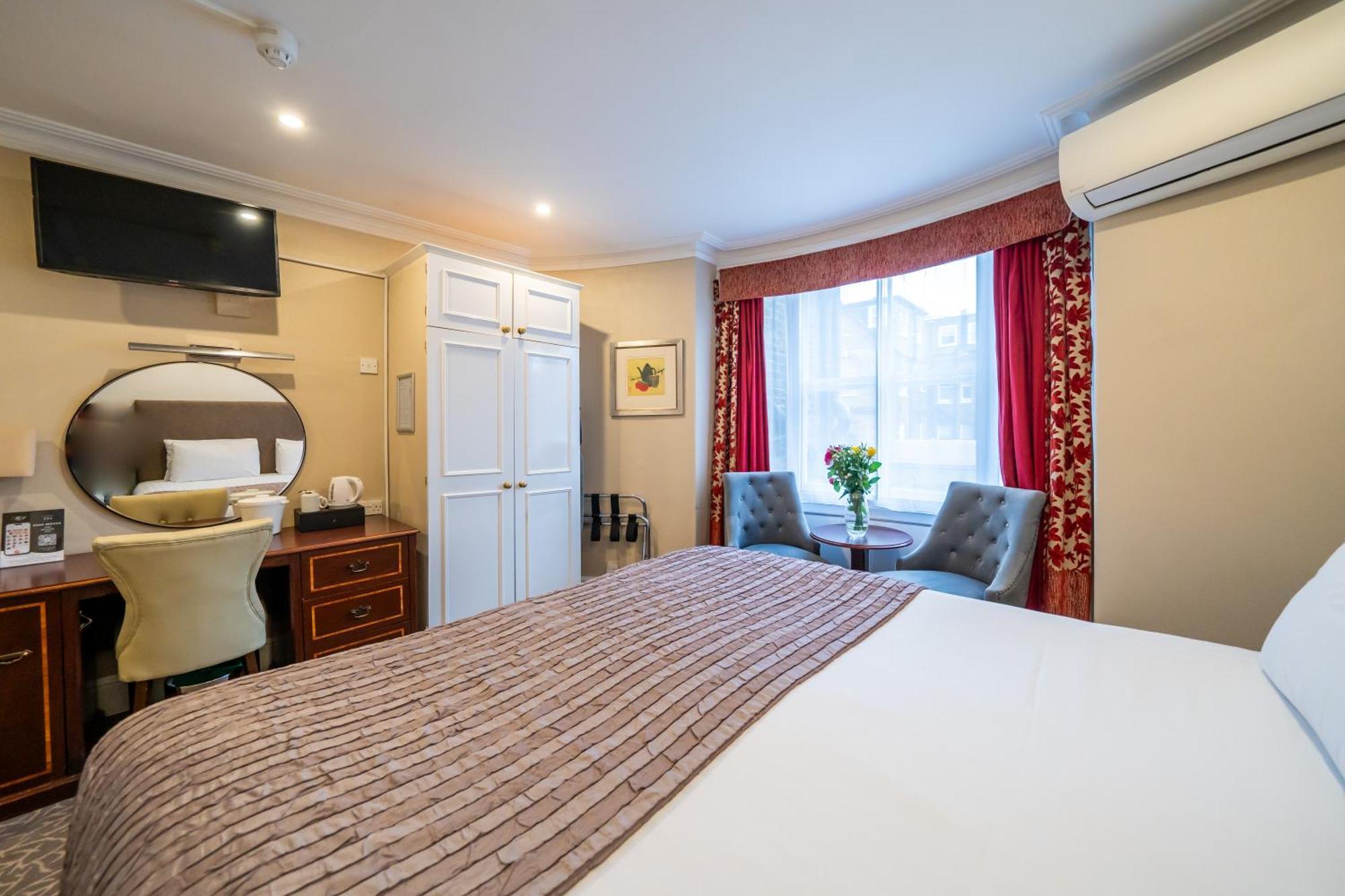 Hotel La Place 4*