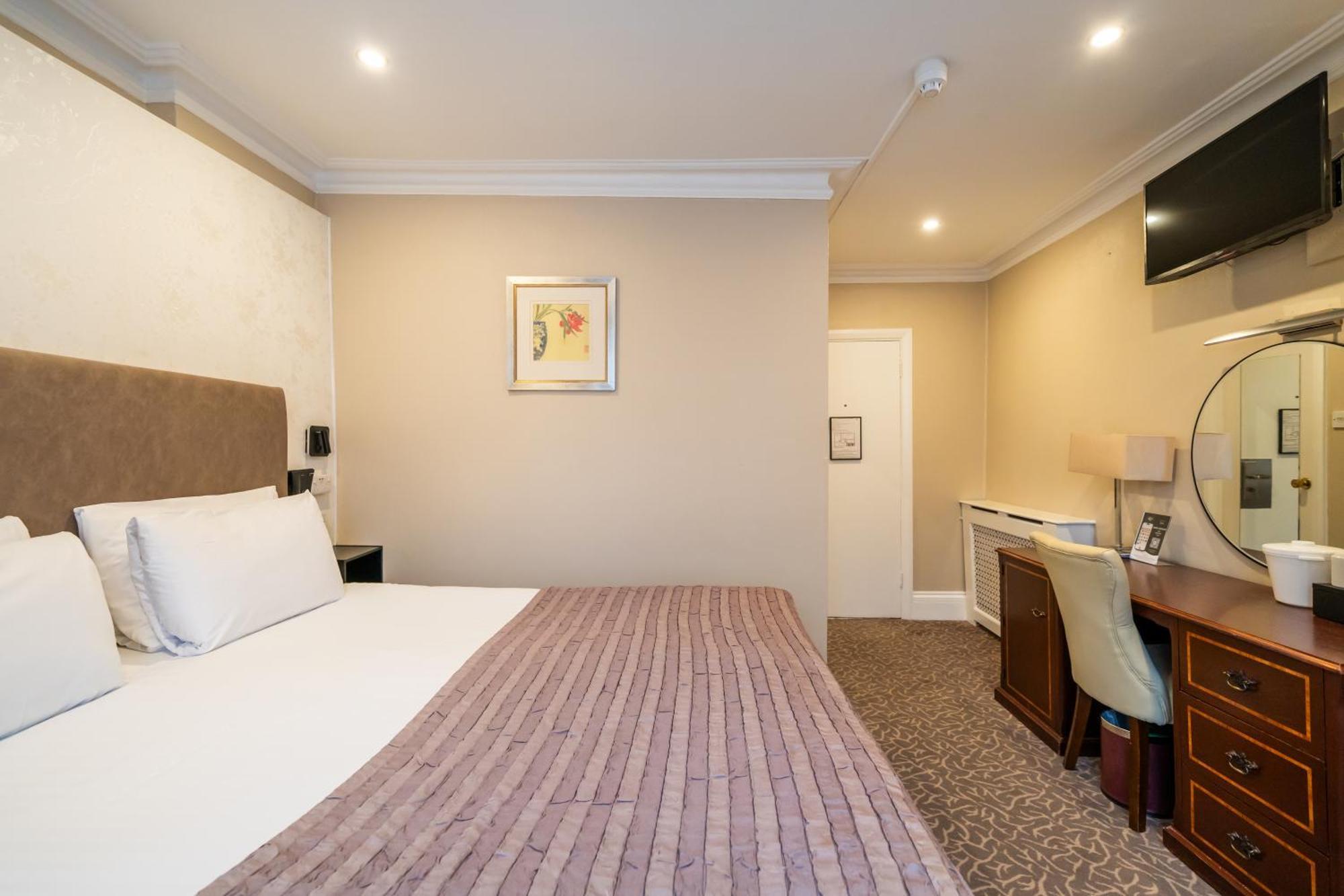 La Place 4* London