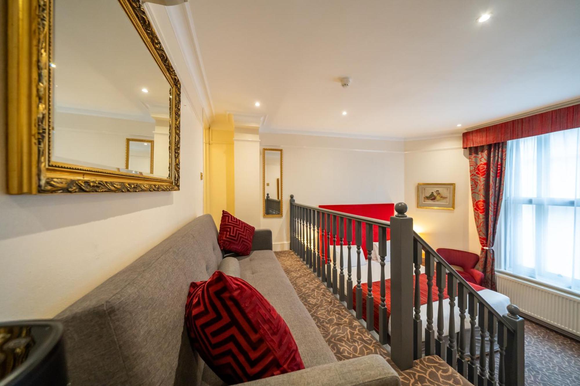 Hotel La Place 4*