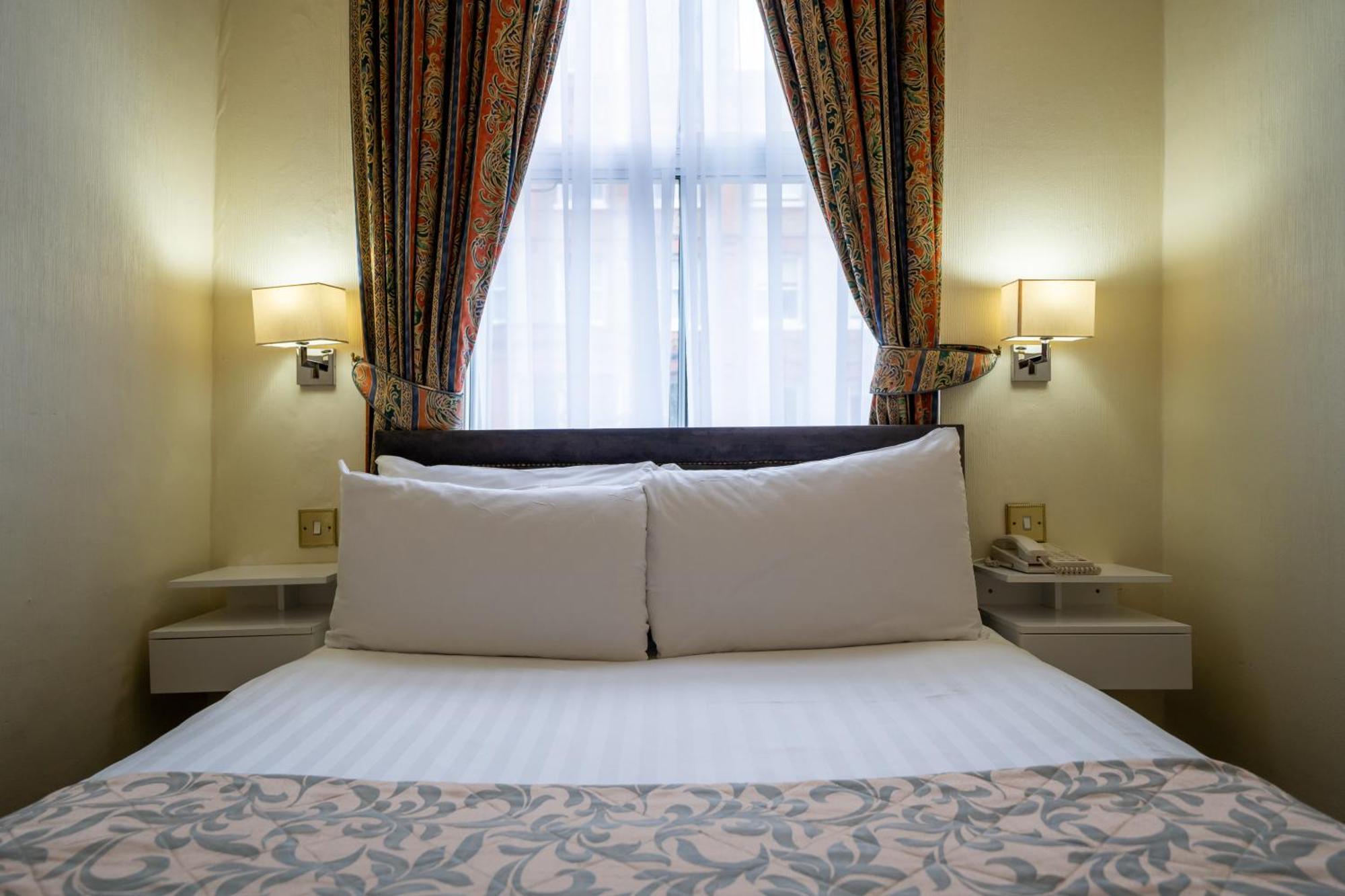 La Place Hotel