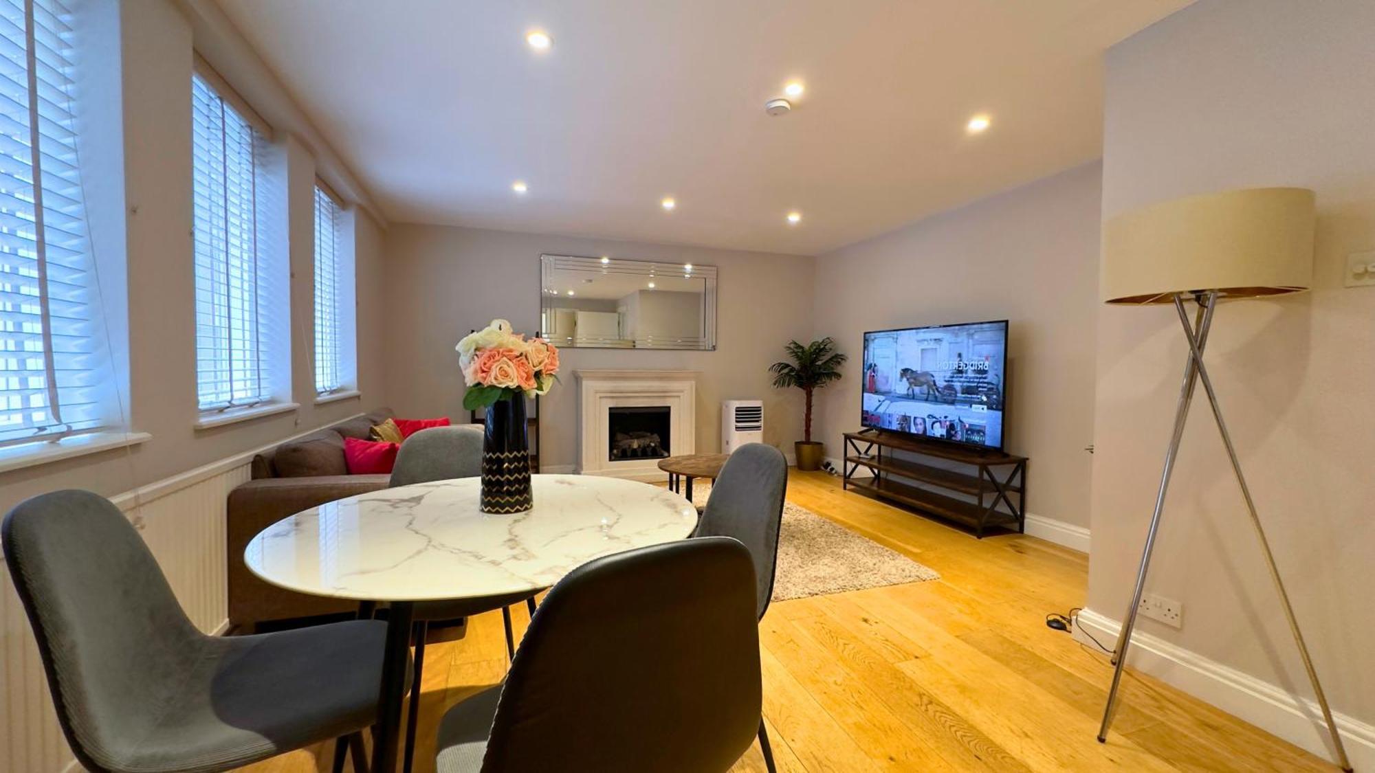 Kensington 2Bed Stucco Bright Large High Ceilings - Luxurylondonstays Lejlighed London