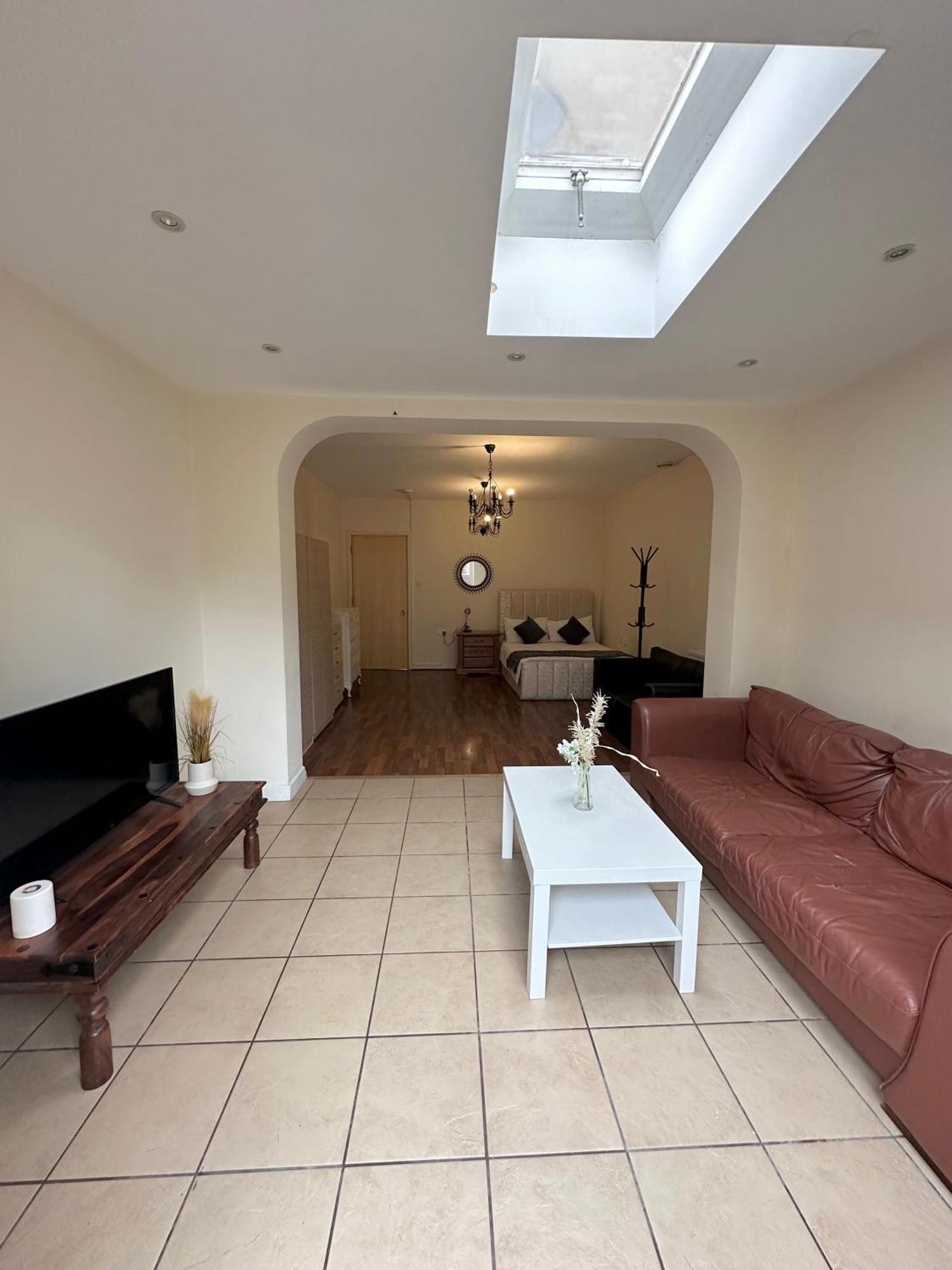 Luxury In Central London!6 Bedroom With 2 Bath & Separate Wc! Alloggio in famiglia Londra