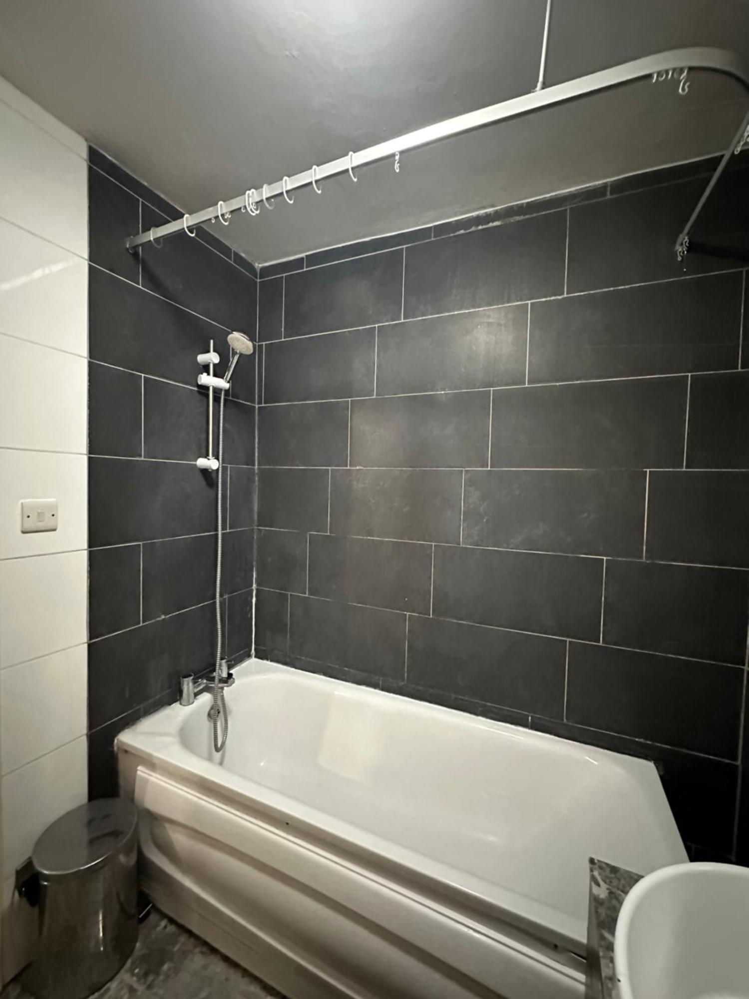 Luxury In Central London!6 Bedroom With 2 Bath & Separate Wc! Alloggio in famiglia *