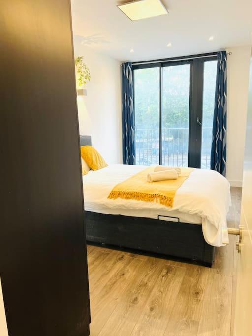 Stunning Two Bed Flat In Appartement *