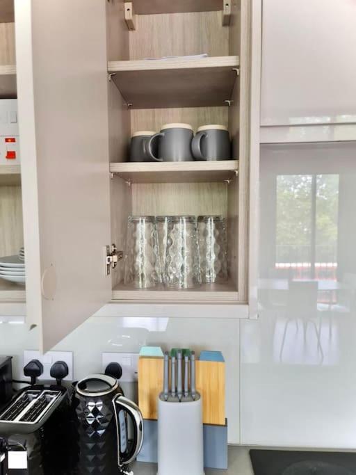 Stunning Two Bed Flat In Appartement *