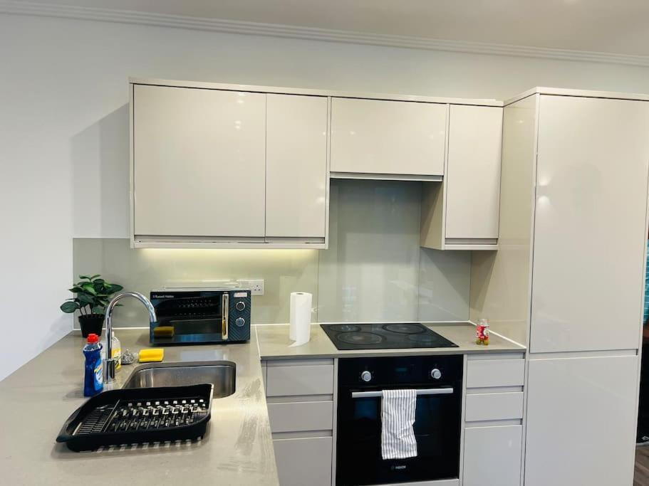 Stunning Two Bed Flat In Appartement Londen