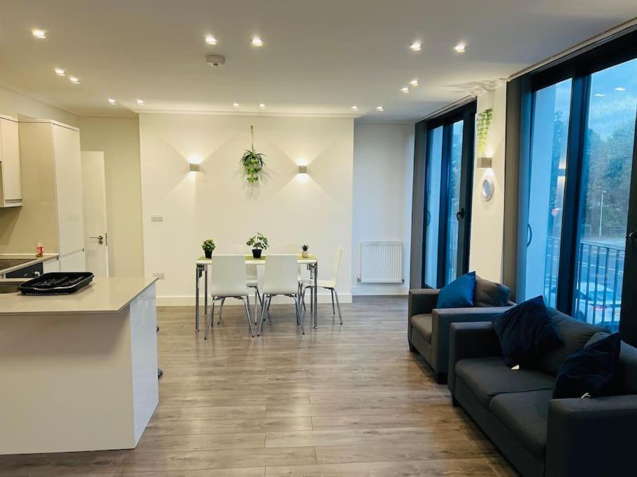 Stunning Two Bed Flat In Appartement