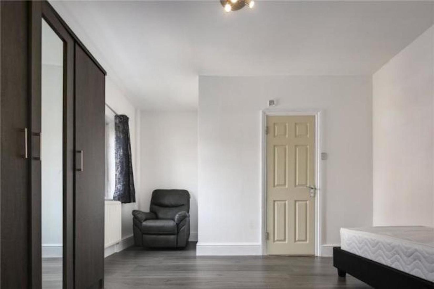 Limehouse Townhomes A 4-bedroom 3-bathroom Townhome With A Private Garden Feriehus *