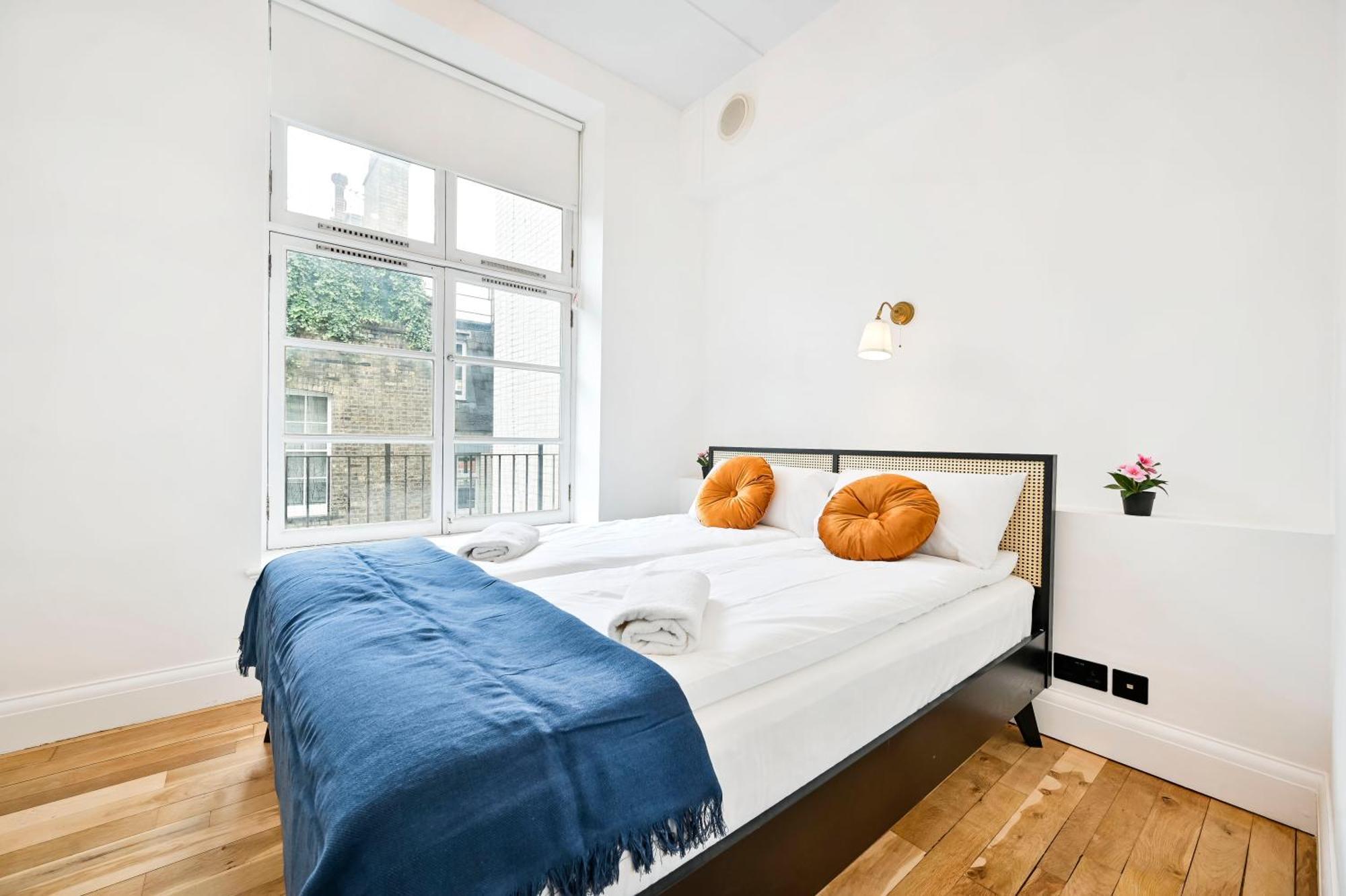 Amazing 3 Bed Great Portland Street * Londen