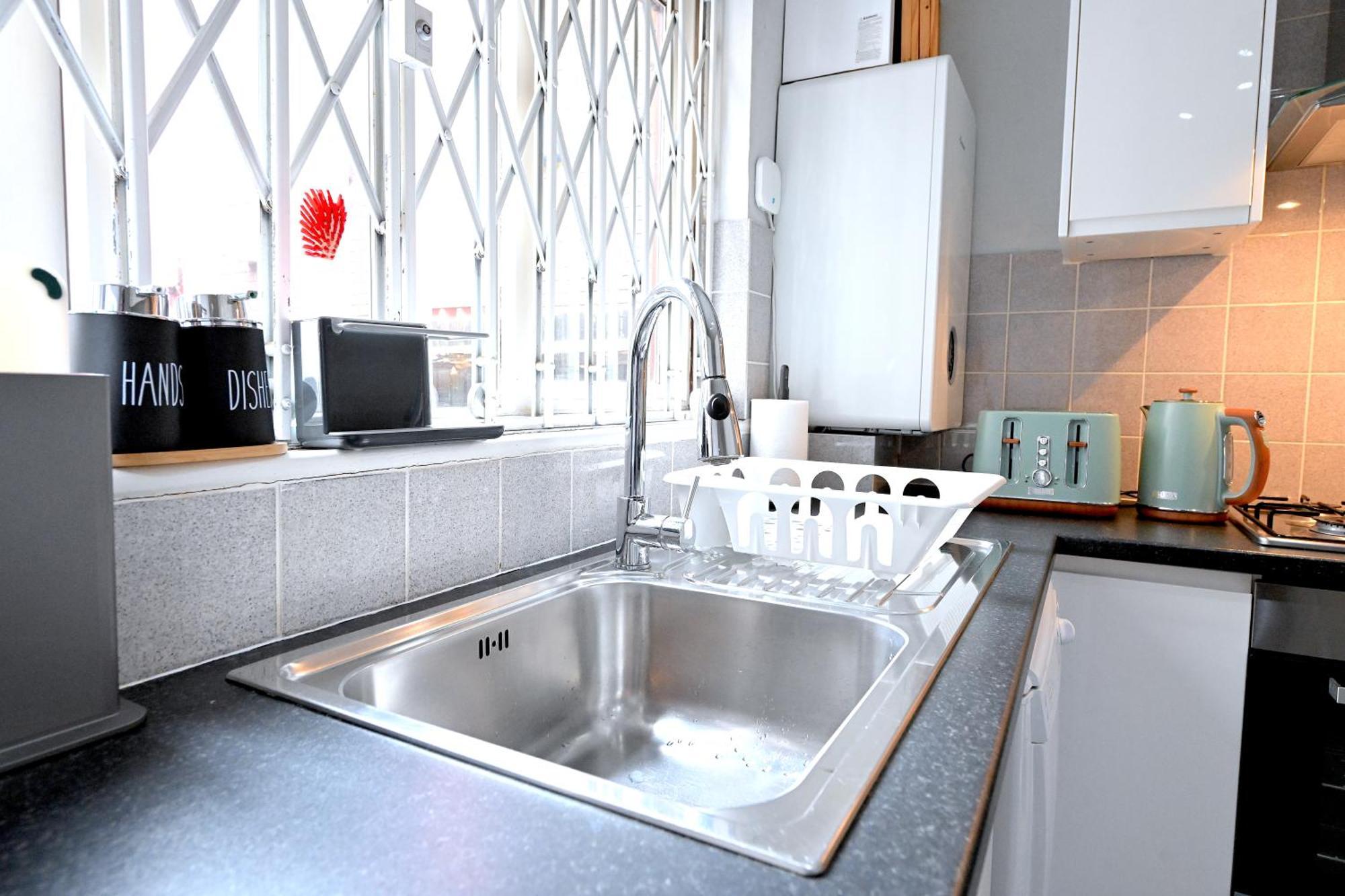 3 Bedroom House In Euston, Patio & Bbq Vakantiehuis Londen