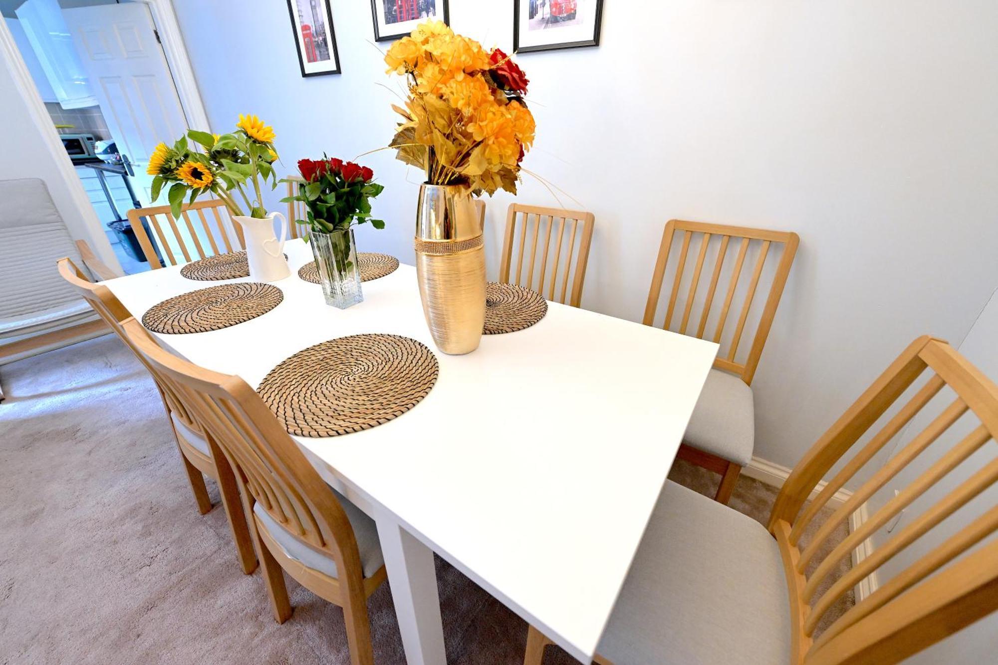 3 Bedroom House In Euston, Patio & Bbq Vakantiehuis *