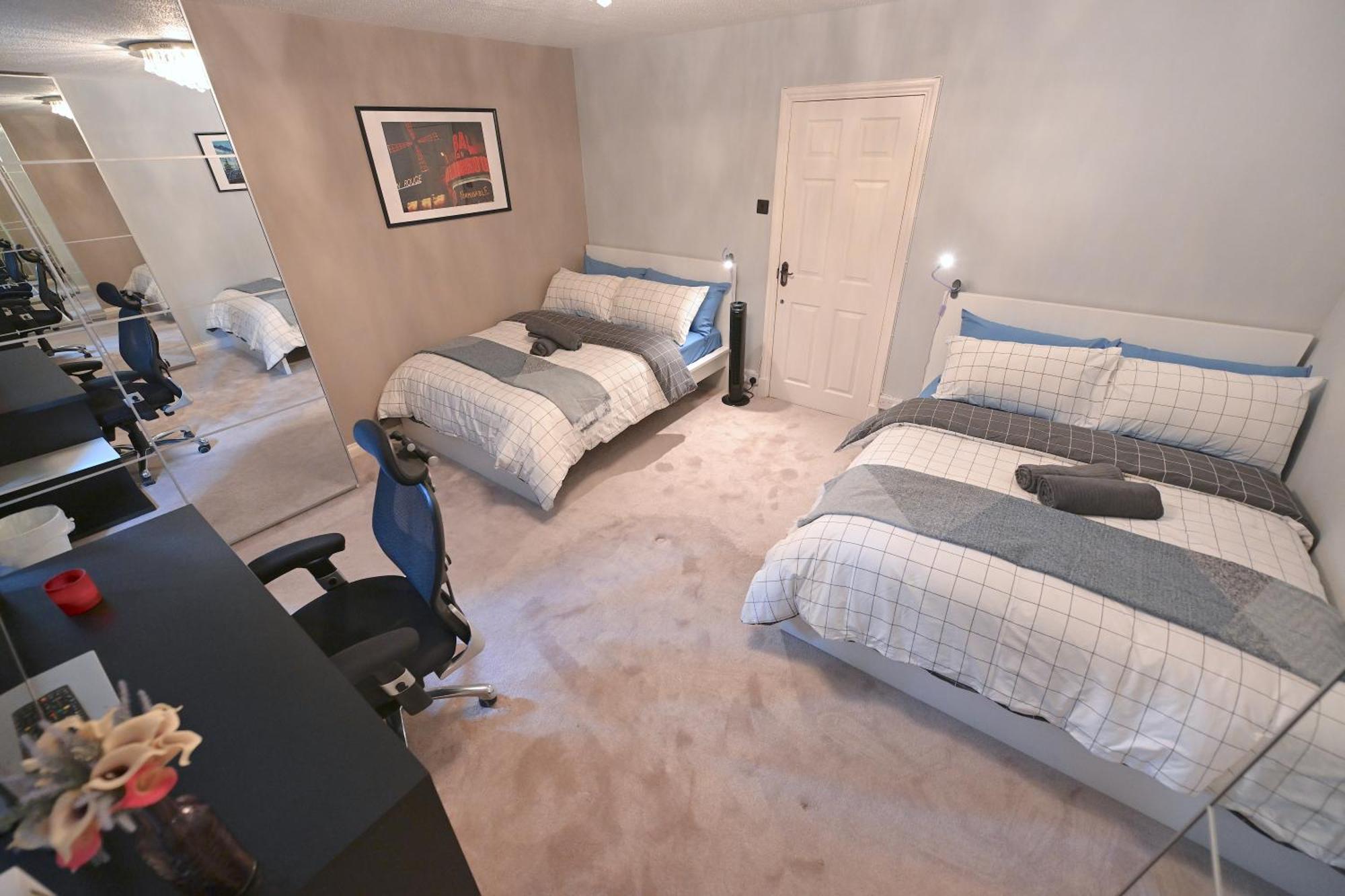 Vakantiehuis 3 Bedroom House In Euston, Patio & Bbq Londen