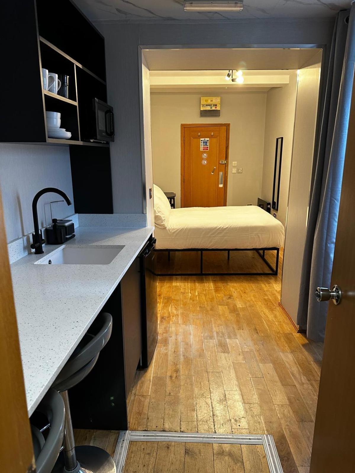 Fb1-spacious Basement Flat Fits 2- Near Hyde Park Apartment *