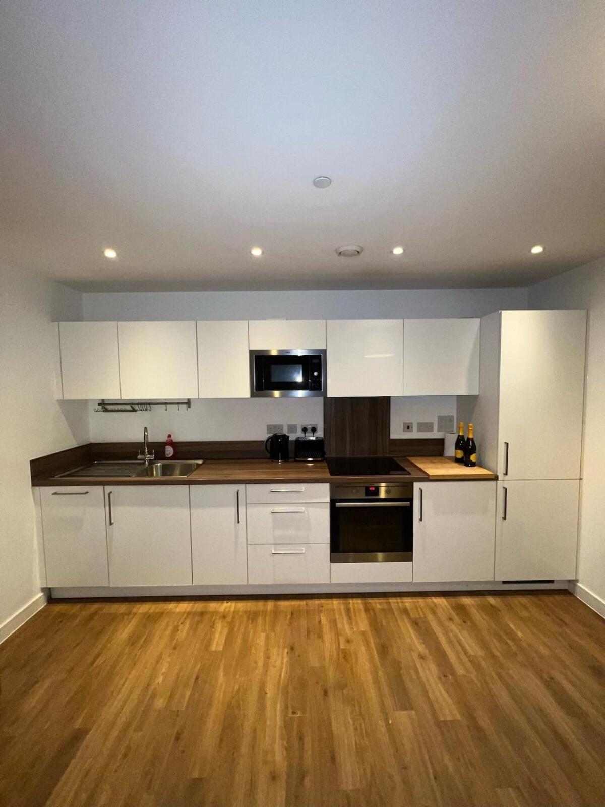 Entire 2 Bedroom Flat Appartement *