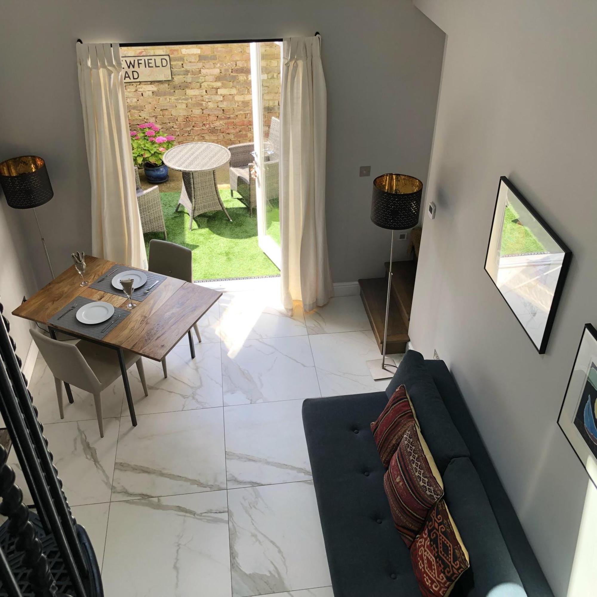 London-apartment-sleeps2-privateentrance Leilighet