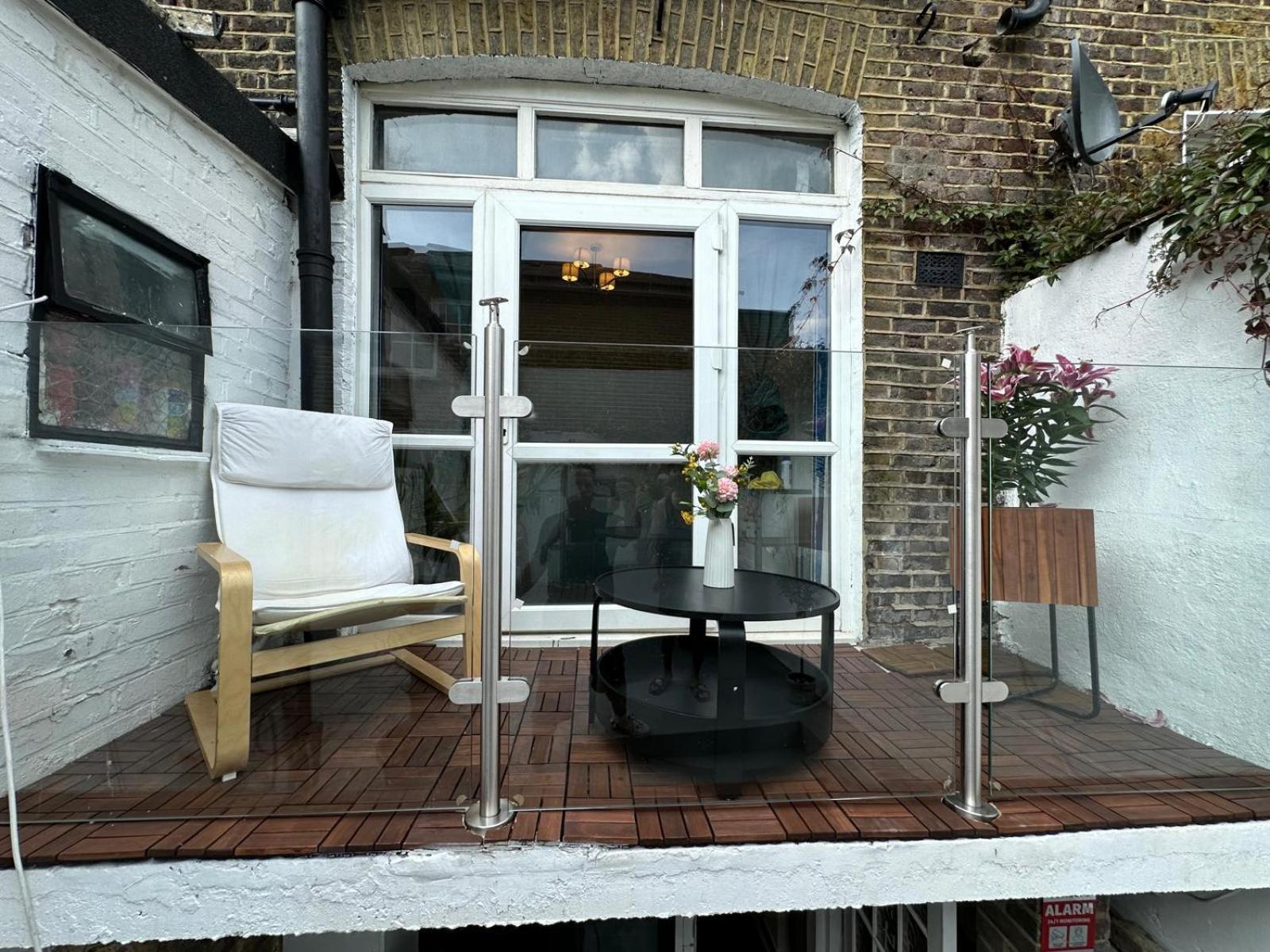 Lovely Ground Floor In West * Londen