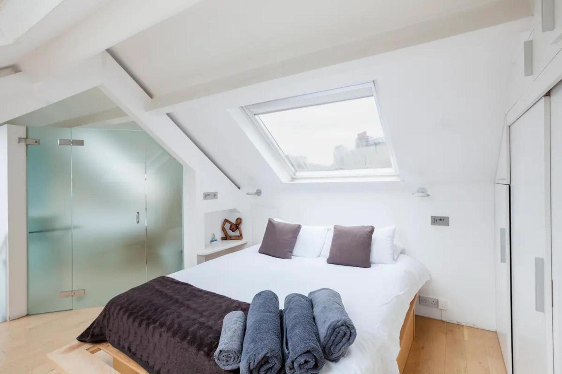 Knightsbridge 4th Floor Walk Up- Penthouse Londen